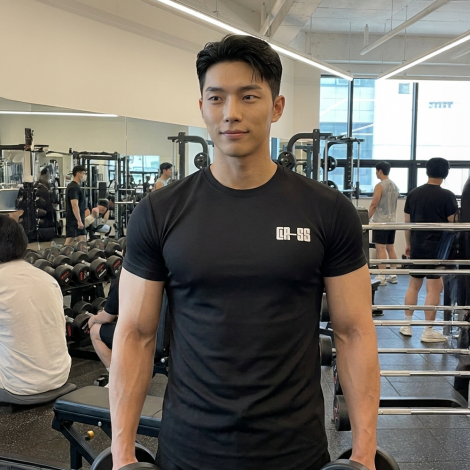 머슬핏 스몰로고 티셔츠