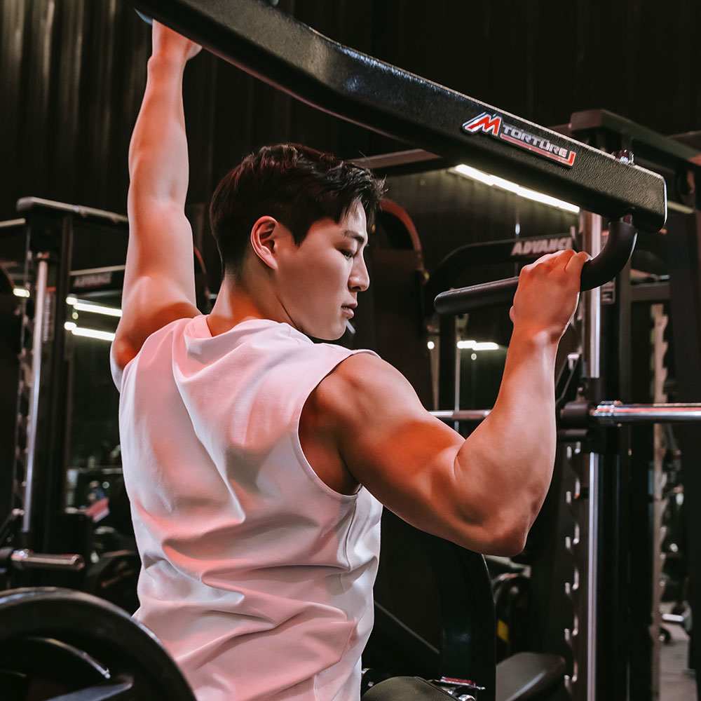 오버홀딩 민소매 티셔츠