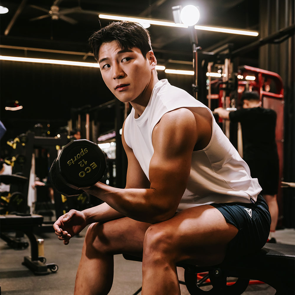 오버홀딩 민소매 티셔츠