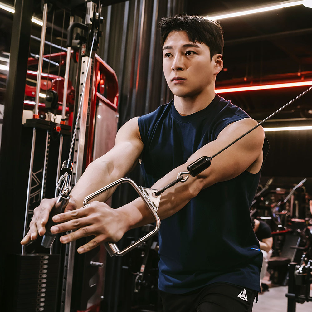 오버홀딩 민소매 티셔츠